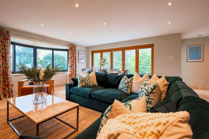 2 Bedroom Semi-Detached House To Rent In Knowl Hill Common, RG10