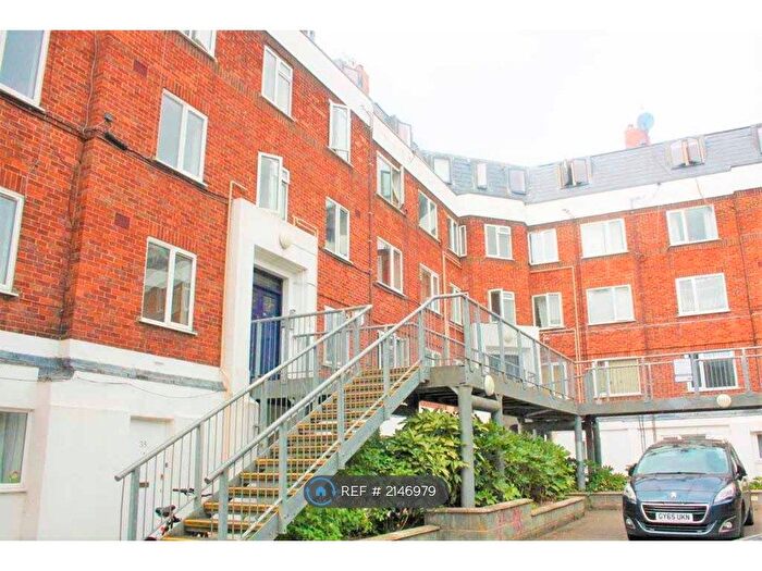 3 Bedroom Flat To Rent In Park Crescent Place, Brighton, BN2