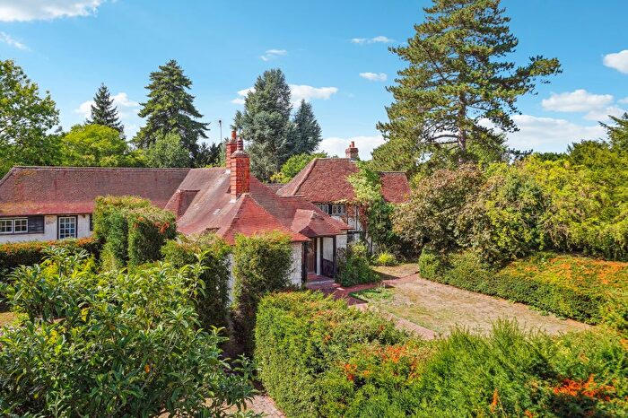 5 Bedroom Property For Sale In Hall Place Lane, Burchetts Green, Berkshire, SL6