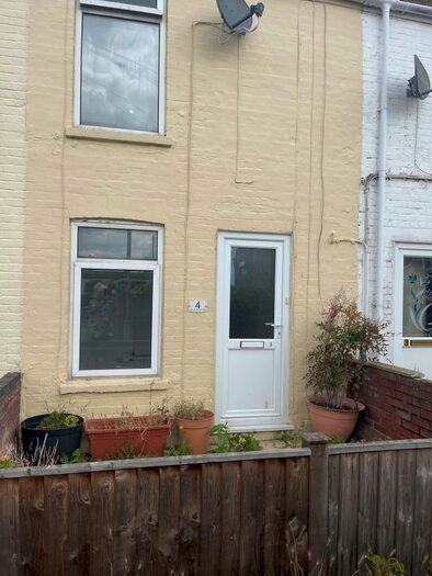 3 Bedroom Cottage To Rent In Clapham Road North, Lowestoft, NR32