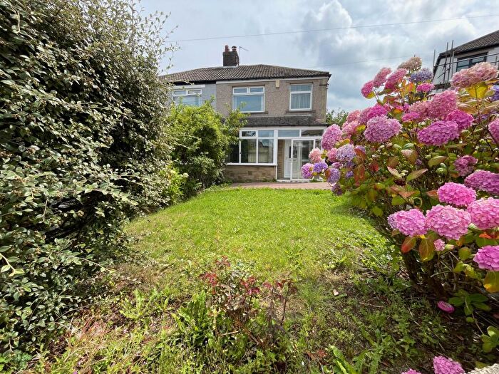 3 Bedroom Semi-Detached House To Rent In Fairway Grove, Bradford, BD7