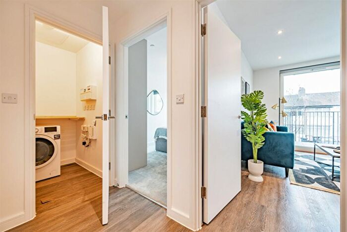 2 Bedroom Apartment To Rent In Bed, First Floor Batiste At Capercaillie Court In Elements, EN3