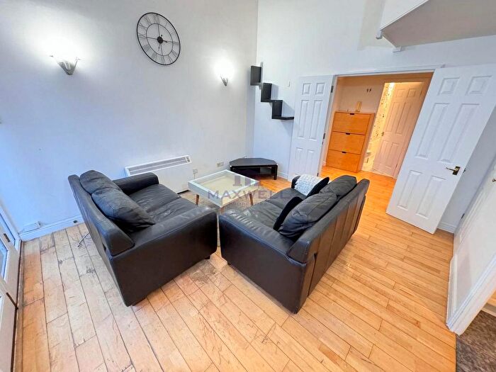 3 Bedroom Flat To Rent In Felixstowe Court, London, E16