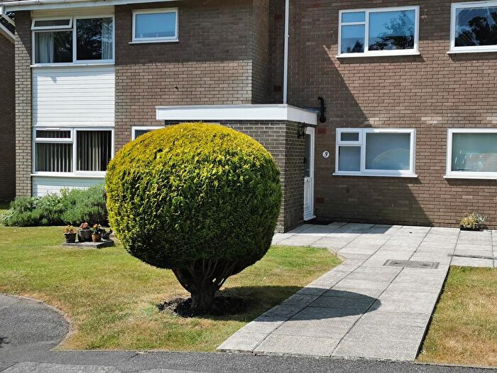 2 Bedroom Ground Maisonette To Rent In Burnside, Highcliffe, BH23