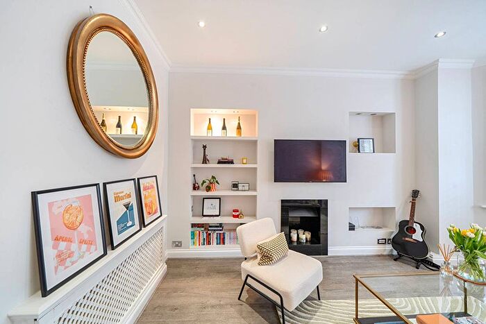 2 Bedroom Flat To Rent In Lennox Gardens, Knightsbridge, London, SW1X