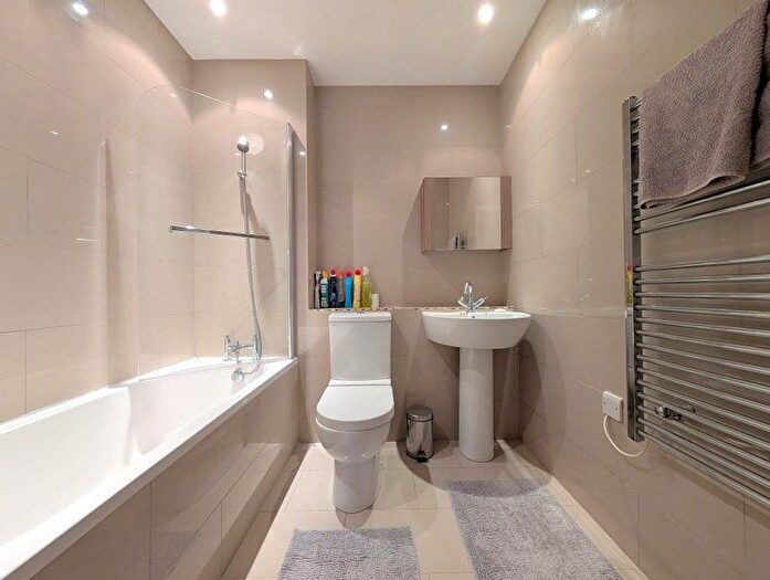 1 Bedroom Flat For Sale In New Road, Bedfont, Feltham, TW14