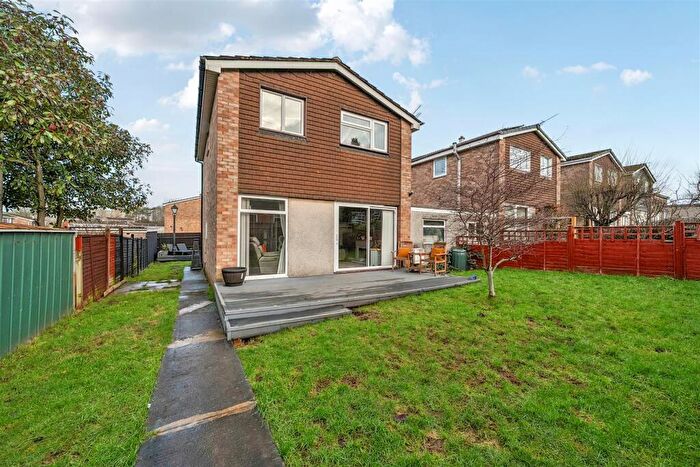 3 Bedroom Link Detached House For Sale In Hazelbury Drive, Warmley, Bristol, BS30