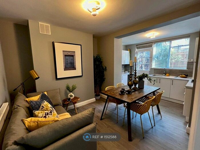 3 Bedroom Maisonette To Rent In Cressingham Road, London, SE13