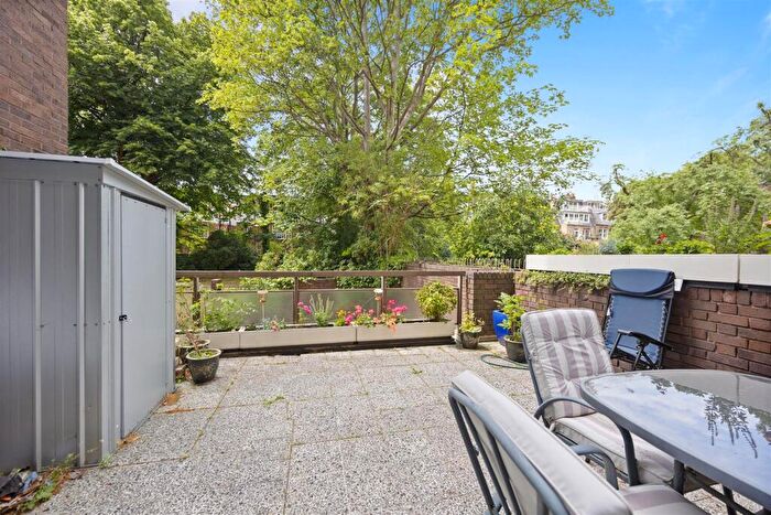 3 Bedroom Apartment For Sale In Belsize Grove, Belsize Park, NW3