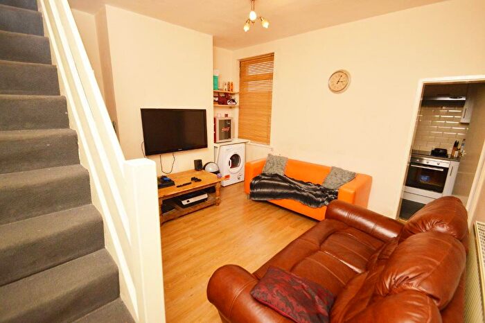 4 Bedroom Detached House To Rent In Kathleen Grove, Rusholme, Manchester, M14