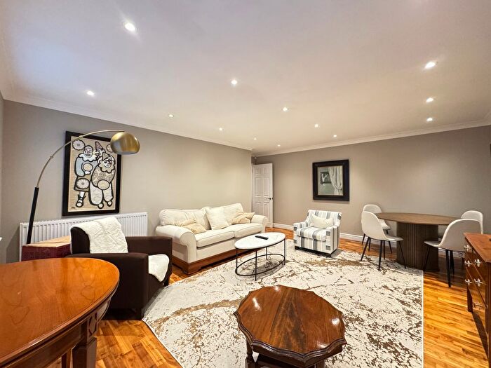 2 Bedroom Flat To Rent In Whittington Mews, London, N12