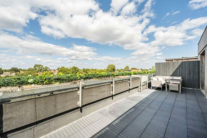 1 Bedroom Flat For Sale In Garden Road, Richmond, TW9