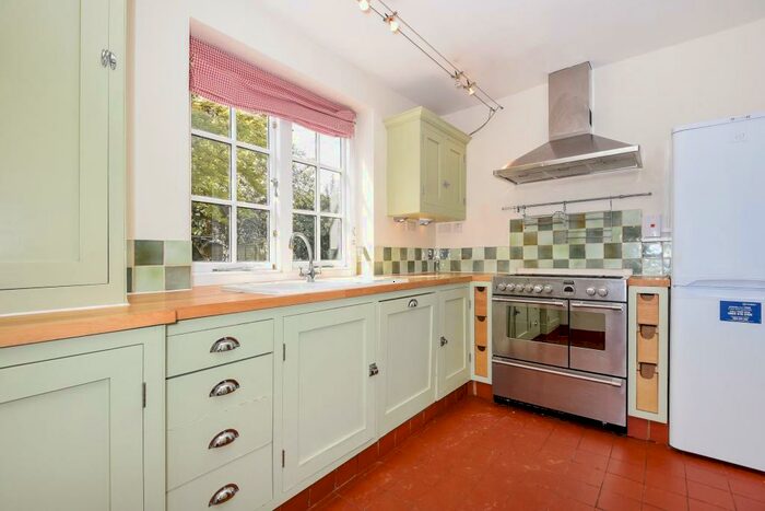 4 Bedroom Semi-Detached House To Rent In Townsend Drive, AL3