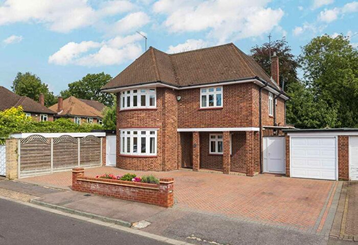 4 Bedroom Detached House For Sale In Athole Gardens, Enfield, Greater London, EN1