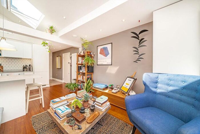 1 Bedroom Flat For Sale In Wilton Way, London, E8 - Photo 2