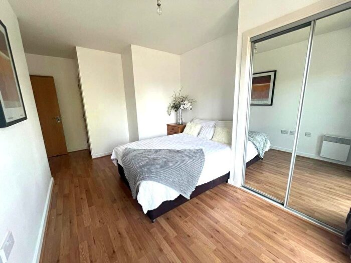 1 Bedroom Flat For Sale In High Road, Ilford, IG1