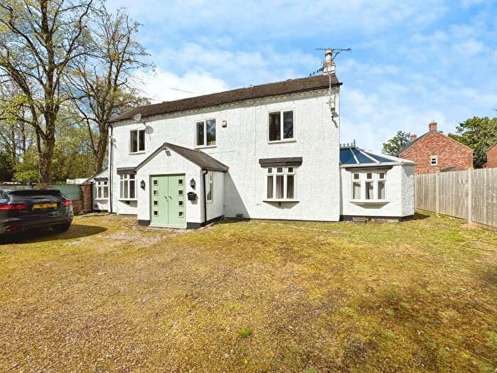 4 Bedroom Semi-Detached House For Sale In York Road, Church Gresley, Swadlincote, Derbyshire, DE11