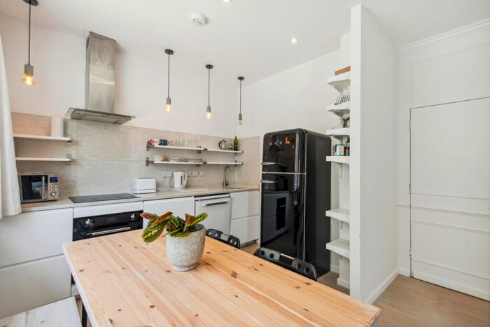 2 Bedroom Flat To Rent In Gifford Street, Islington, N1