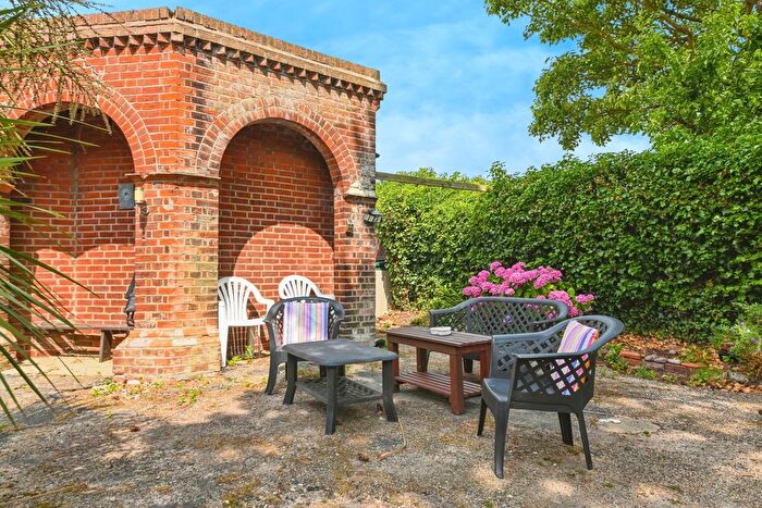 1 Bedroom Flat For Sale In Louise Close, Walton On The Naze, Essex, CO14