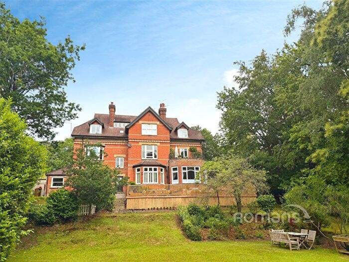3 Bedroom Flat For Sale In Crawley Lodge, Crawley Ridge, Camberley, GU15