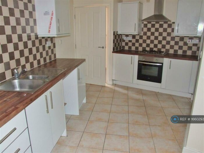 4 Bedroom End Of Terrace House To Rent In Hebble View, Siddal, Halifax, HX3