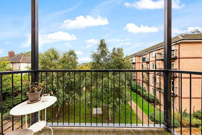 2 Bedroom Flat For Sale In Worcester Close, London, SE20