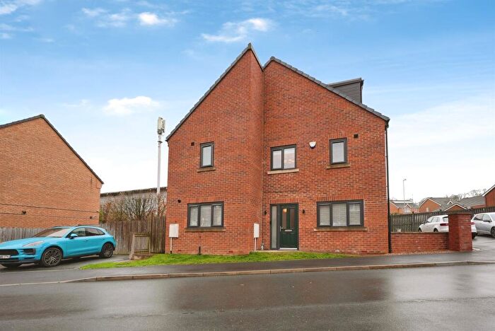 4 Bedroom Semi Detached House For Sale In Denham Drive, Bradford, BD6