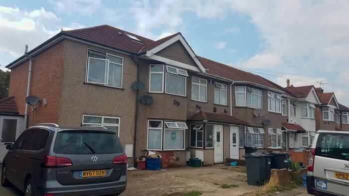 1 Bedroom Flat To Rent In Basildene Road, Hounslow, TW4