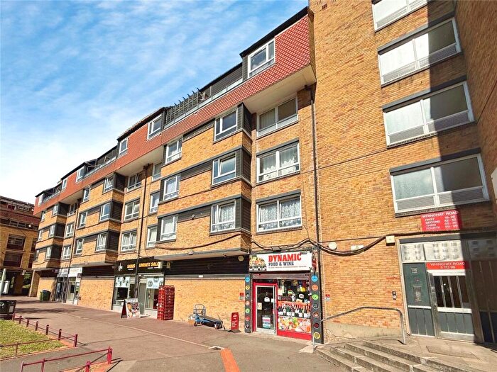2 Bedroom Flat For Sale In Whinchat Road, London, SE28