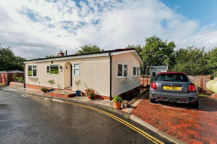 2 Bedroom Mobile/park Home For Sale In Sunny Haven, Howey, Llandrindod Wells, LD1