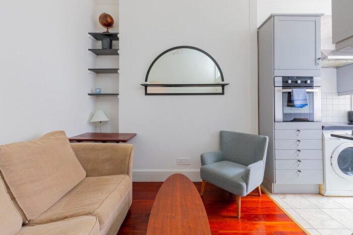 2 Bedroom Flat To Rent In Rossmore Road, London, NW1