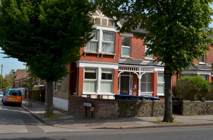 2 Bedroom Flat To Rent In Brownlow Road, Bounds Green, N11