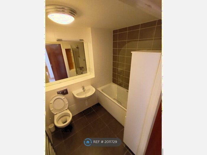 2 Bedroom Flat To Rent In Lanesborough Way, London, SW17