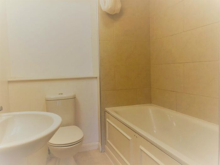 2 Bedroom Flat To Rent In Brixton Road, London, SW9