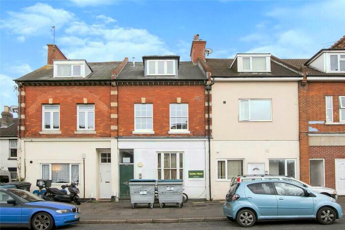 1 Bedroom Flat To Rent In Holdenhurst Road, BH8