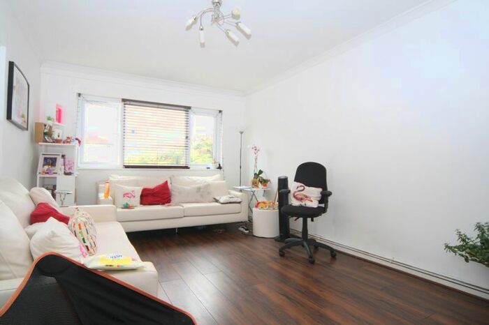 2 Bedroom Flat To Rent In Byron Way, Northolt, UB5