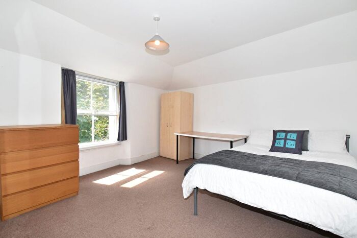 1 Bedroom Flat To Rent In Church Street, Falmouth, TR11