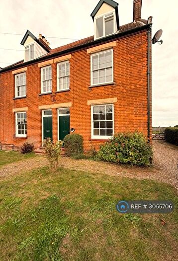 4 Bedroom Semi Detached House To Rent In Southwold Road, Beccles, NR34