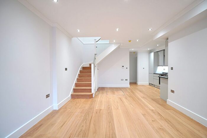 2 Bedroom Flat To Rent In Chatsworth Road, NW2