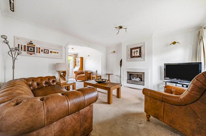 4 Bedroom Semi-Detached House To Rent In Horseman Close, Headington, OX3