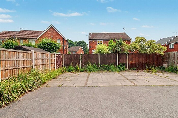 2 Bedroom End Of Terrace House To Rent In Silver Birch Close, Nottingham, NG6