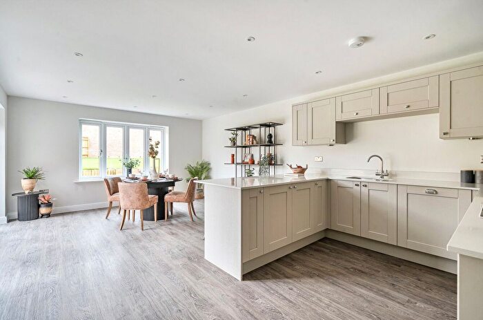 3 Bedroom Detached House For Sale In Hackney Way, Mortimer Common, Reading, Berkshire, RG7