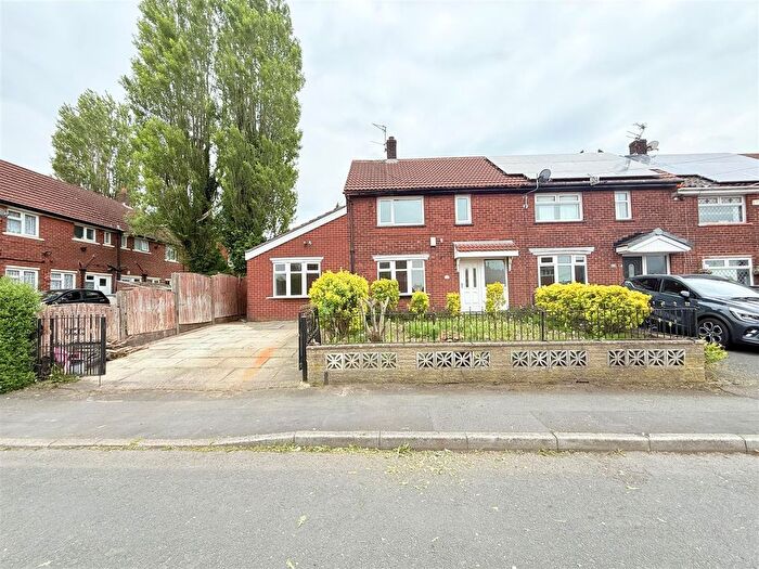 4 Bedroom End Of Terrace House For Sale In Lordsfield Avenue, Ashton-Under-Lyne, OL7