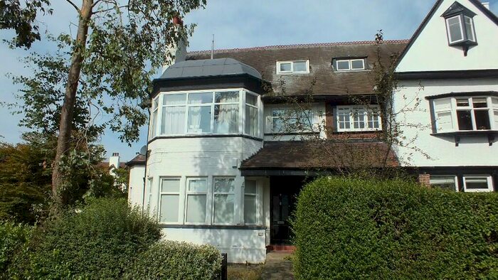 2 Bedroom Apartment To Rent In Ashleigh Road, Leeds, West Yorkshire, LS16