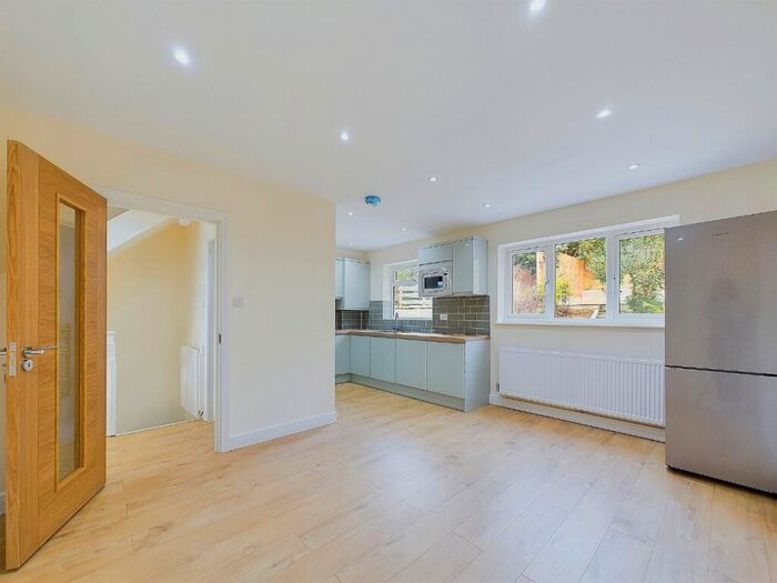 4 Bedroom Town House To Rent In Madeira Avenue, Bromley, BR1