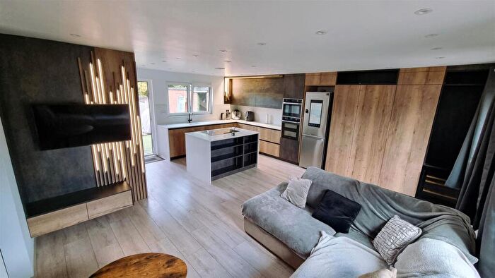 3 Bedroom Detached Bungalow To Rent In Ford Lane, Ferndown, BH22