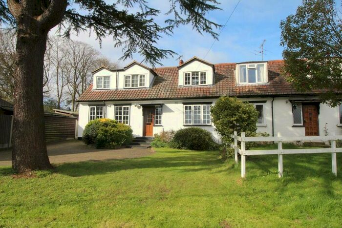 3 Bedroom Semi-Detached House To Rent In Hawthorns, Leather Bottle Hill, CM4