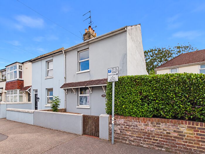 3 Bedroom End Of Terrace House For Sale In Newland Road, Worthing, BN11