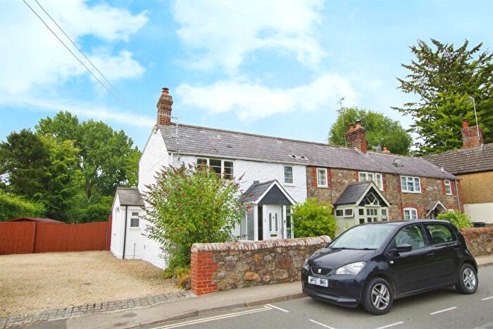 2 Bedroom Cottage To Rent In High Street, Wanborough, Swindon, SN4