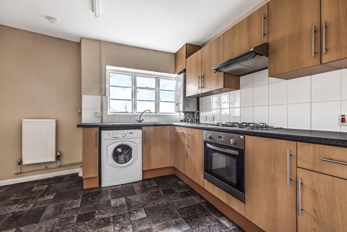 3 Bedroom Flat To Rent In East End Road, East Finchley, London, N2